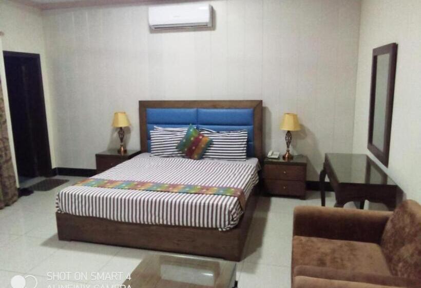 هتل Gulberg Lodges Cavalry Lahore