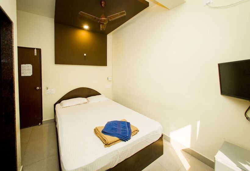 فندق Madhu's Inn