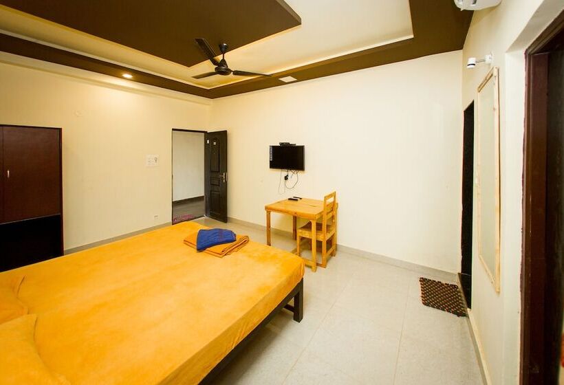 فندق Madhu's Inn