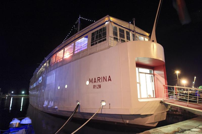 هاستل Botel Marina