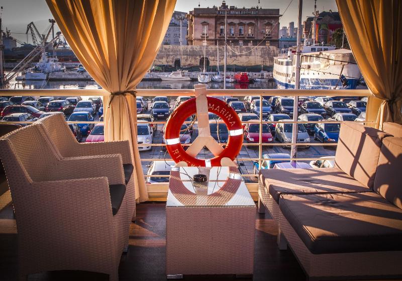 هاستل Botel Marina