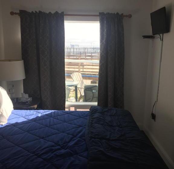 Dolphin Cove Motel