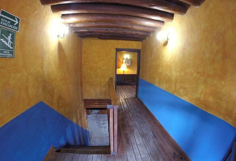 مسافرخانه Posada St Cruz Creel