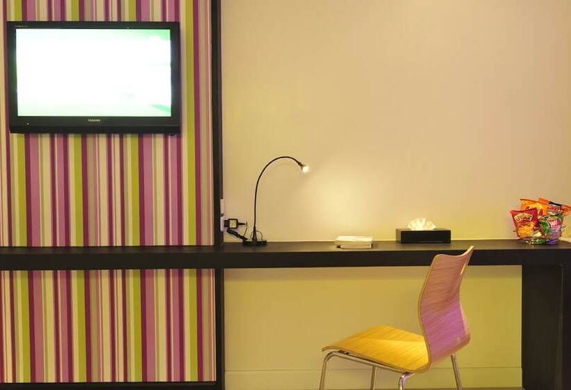 هتل At 24 Boutique