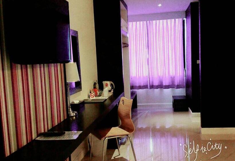 هتل At 24 Boutique