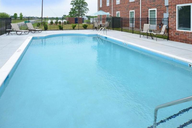 Отель Appomattox Inn And Suites