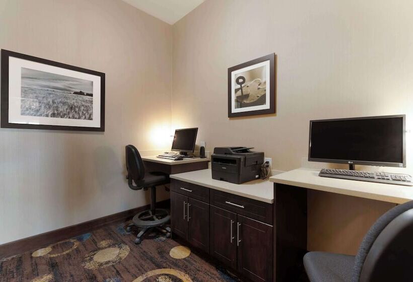 هتل Best Western Plus Moosomin