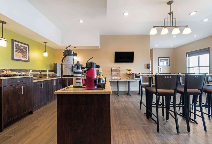 هتل Best Western Plus Moosomin