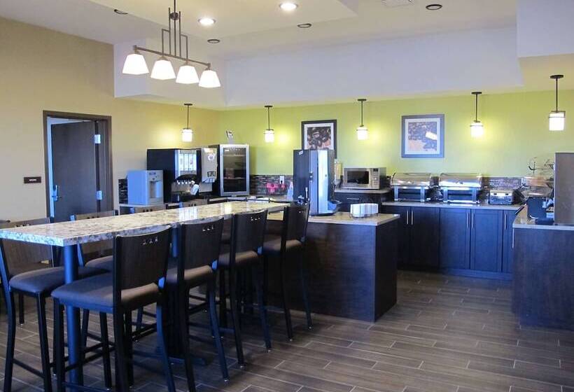 هتل Best Western Plus Moosomin