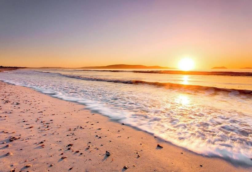 هتل Big4 Middleton Beach Holiday Park