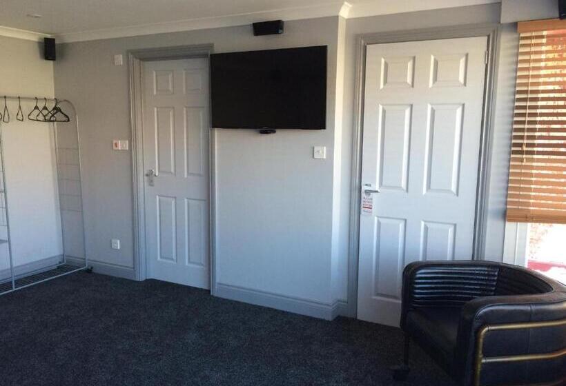 فندق Links Lets Room Only