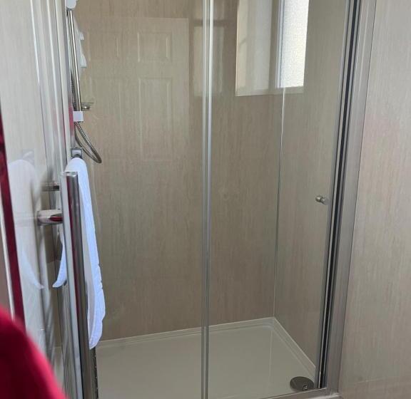 فندق Links Lets Room Only