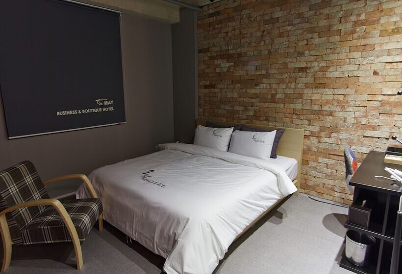 בית מלון כפרי The May