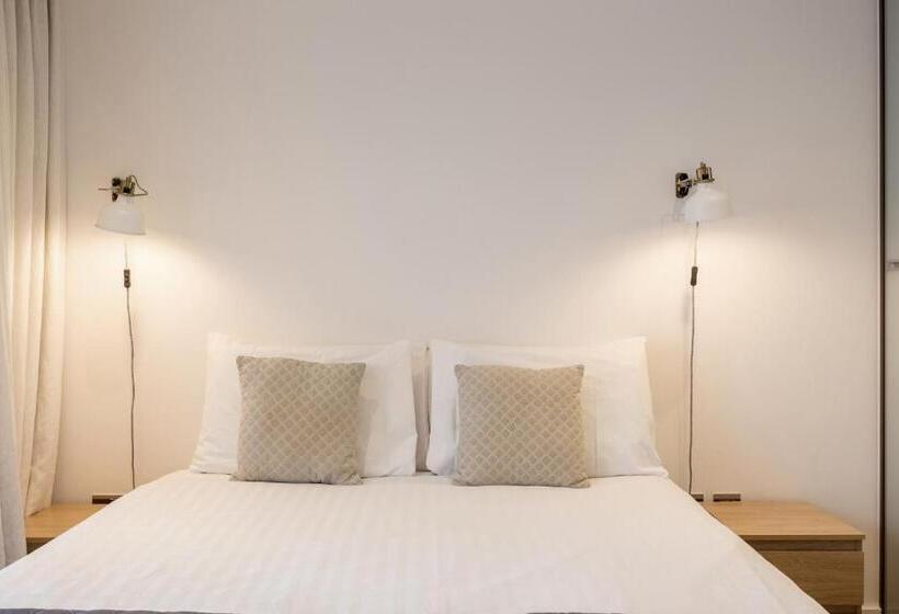 Bright Portobello Apt With Floor To Ceiling Views