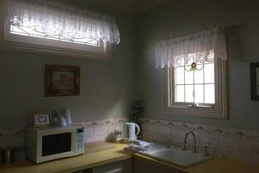 تختخواب و صبحانه Braeside Garden Cottages