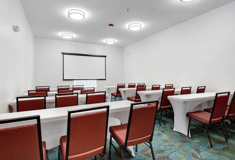 هتل Candlewood Suites Waco, An Ihg