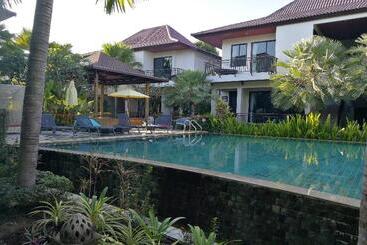 هتل Coco Retreat Phuket Resort & Spa