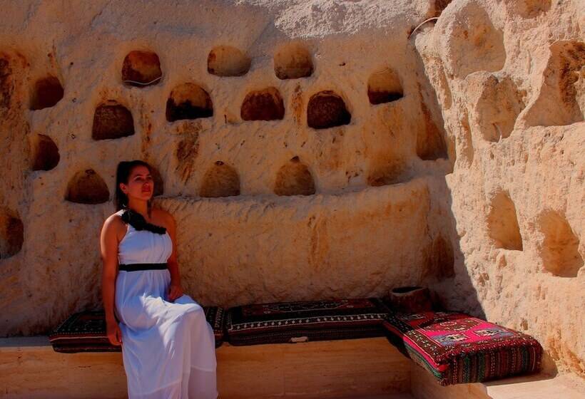هتل Emit Cave