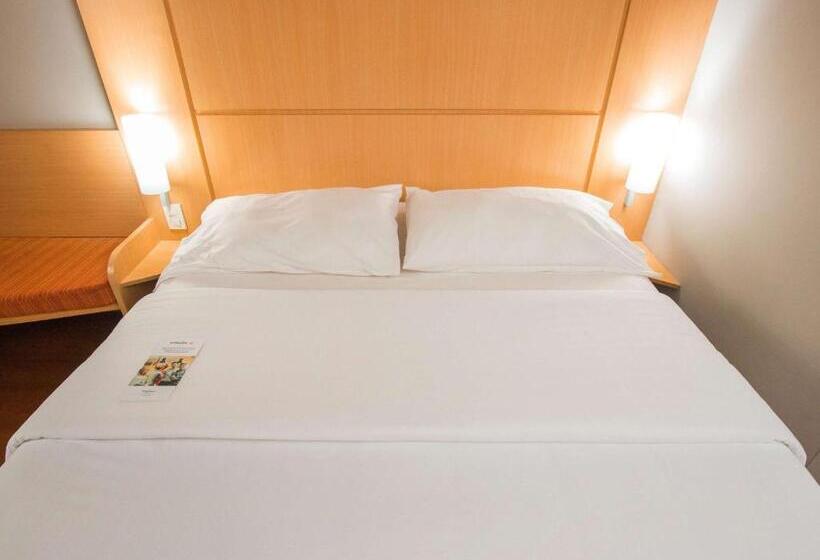 هتل Ibis Asuncion