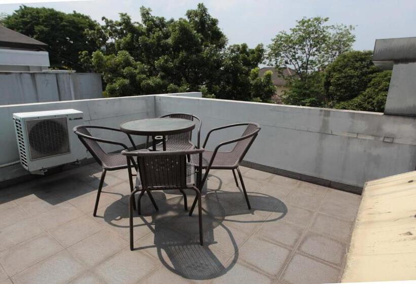 هتل Legreen Suite Tebet