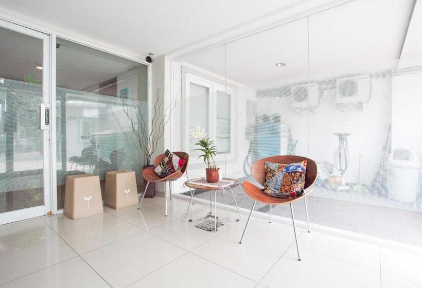 هتل Legreen Suite Tebet