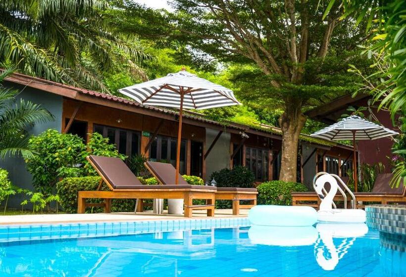 هتل Phuket Siam Villas   Sha Plus