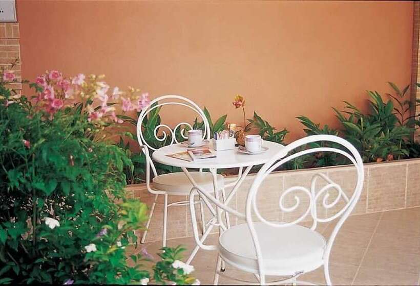 هتل Tj Guesthouse