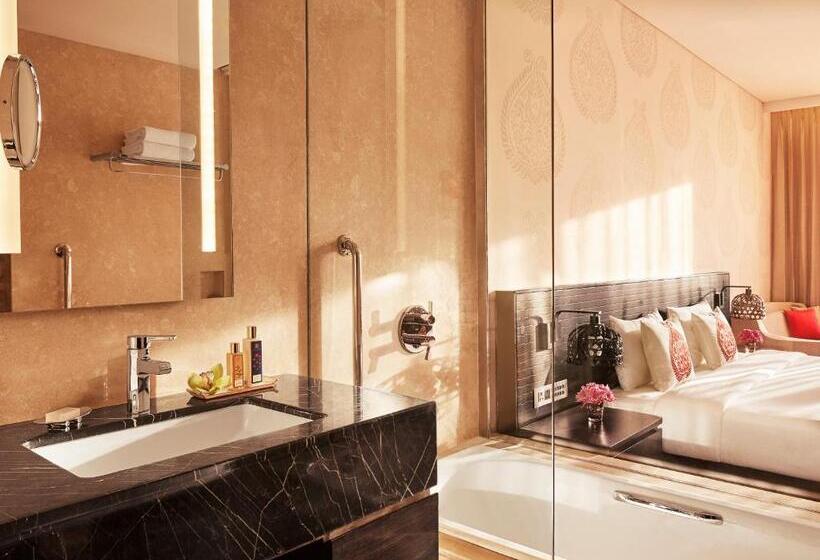 هتل Vivanta Guwahati