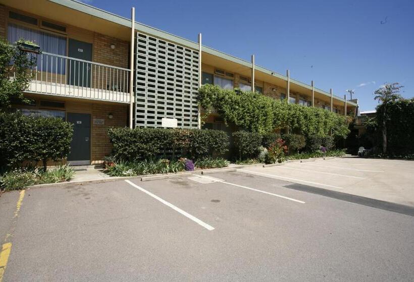 مُتل Mid City Motor Inn Queanbeyan