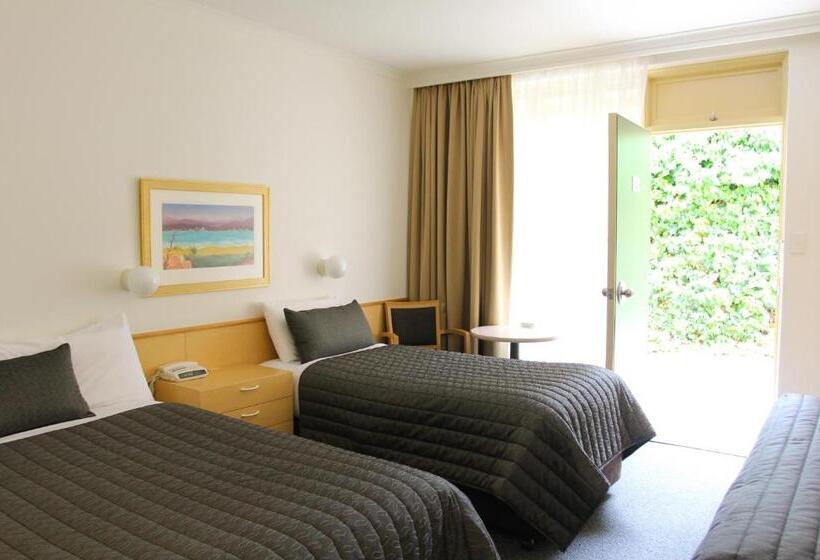 مُتل Mid City Motor Inn Queanbeyan