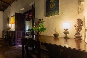 پانسیون Secret Garden Villa   Unawatuna