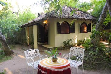 پانسیون Secret Garden Villa   Unawatuna