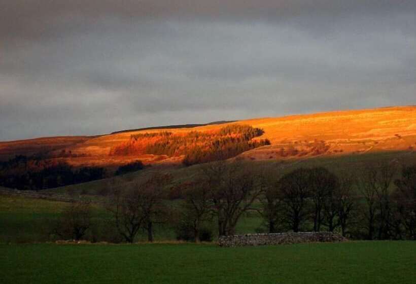 Skirfare Barn