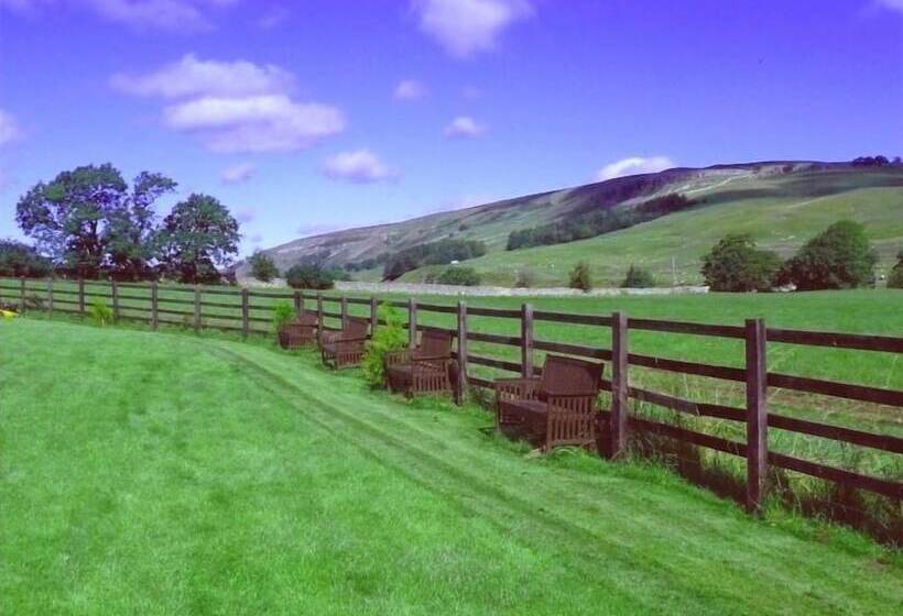 Skirfare Barn