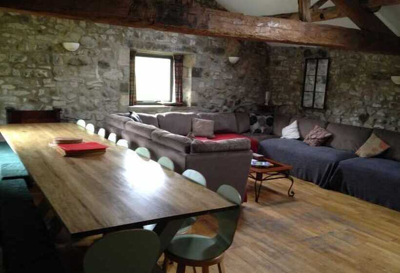 Skirfare Barn