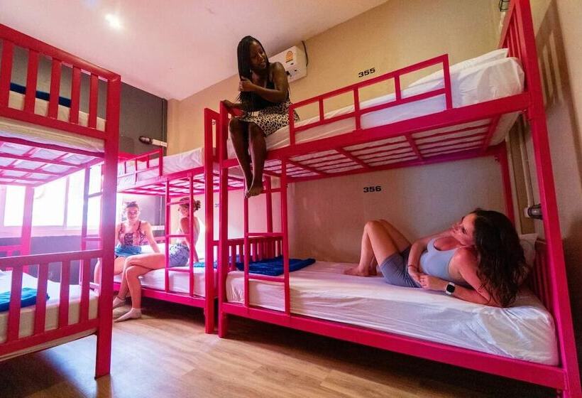 هاستل Slumber Party Phi Phi