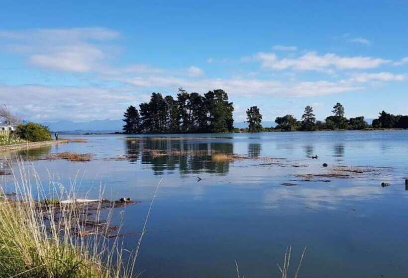 Tahuna Beach Holiday Park And Motel