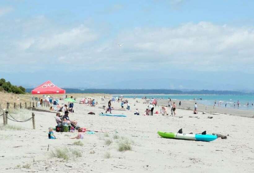 Tahuna Beach Holiday Park And Motel