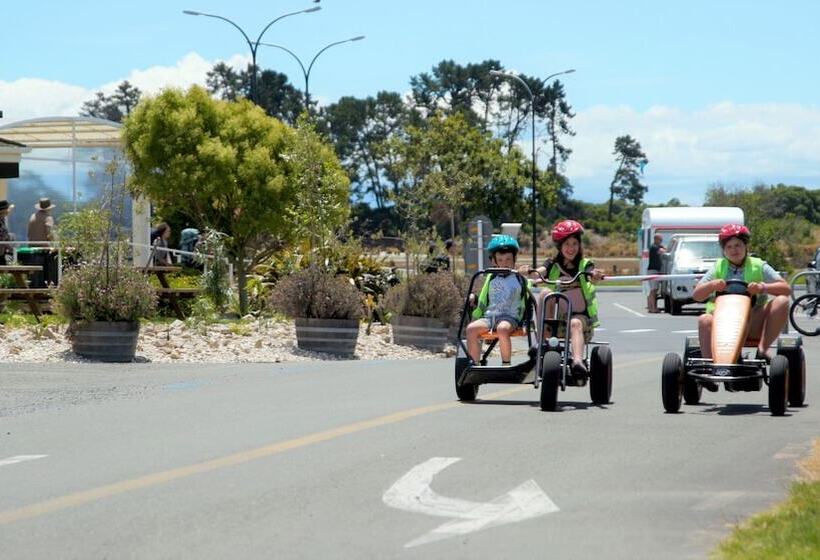 Tahuna Beach Holiday Park And Motel