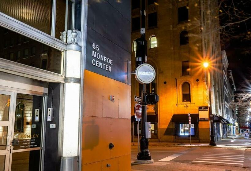 هاستل 5 King Bed Suites At The Finnley Hotel In Dt Gr