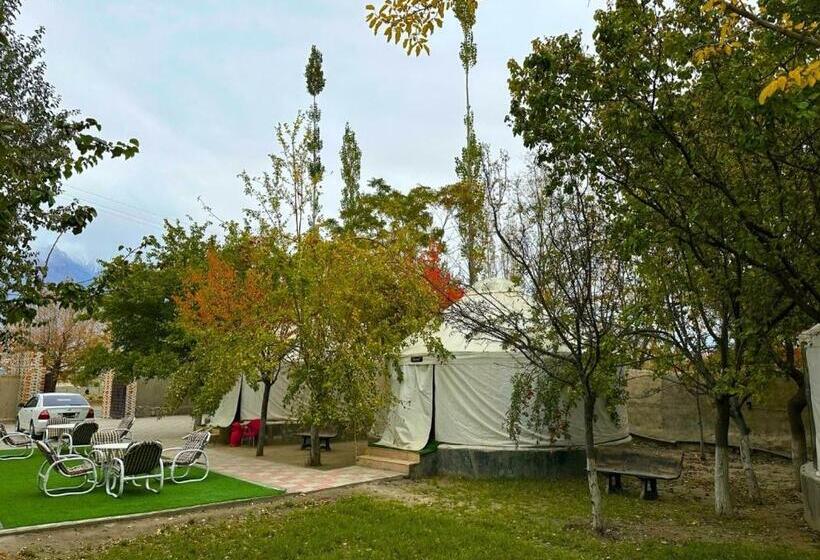 هتل Apex Le Yurt Skardu