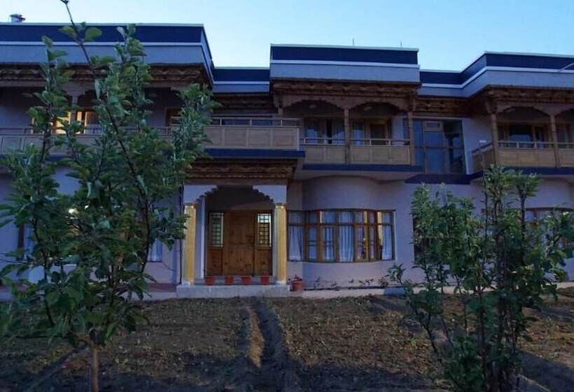 ホテル Bergo Residency   Leh