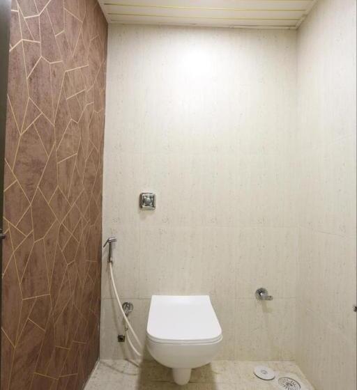 پانسیون Crown Near Nesco Center Oberoi Mall Goregaon East