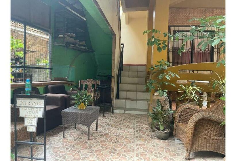 בית מלון כפרי Oyo 876 Escurel Inn Boracay