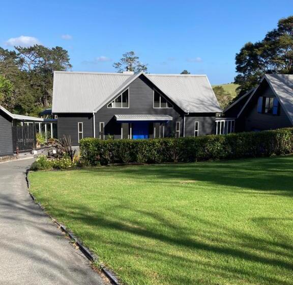 بنسيون Fantail River Lodge