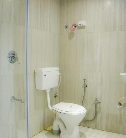 Отель Oyo Atlantis