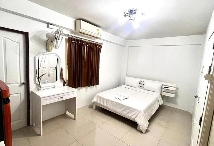 Пансион Ban Rim Lay Bangsaen Hotel