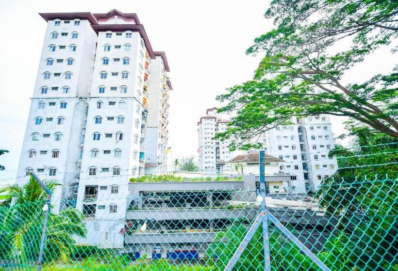 هتل Oyo 90398 Sunshine Bay Resort Port Dickson Private Condo