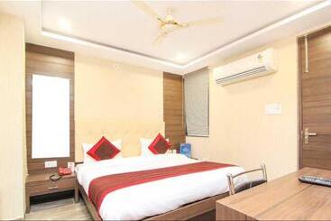 Collection O Hotel Pal Avadh