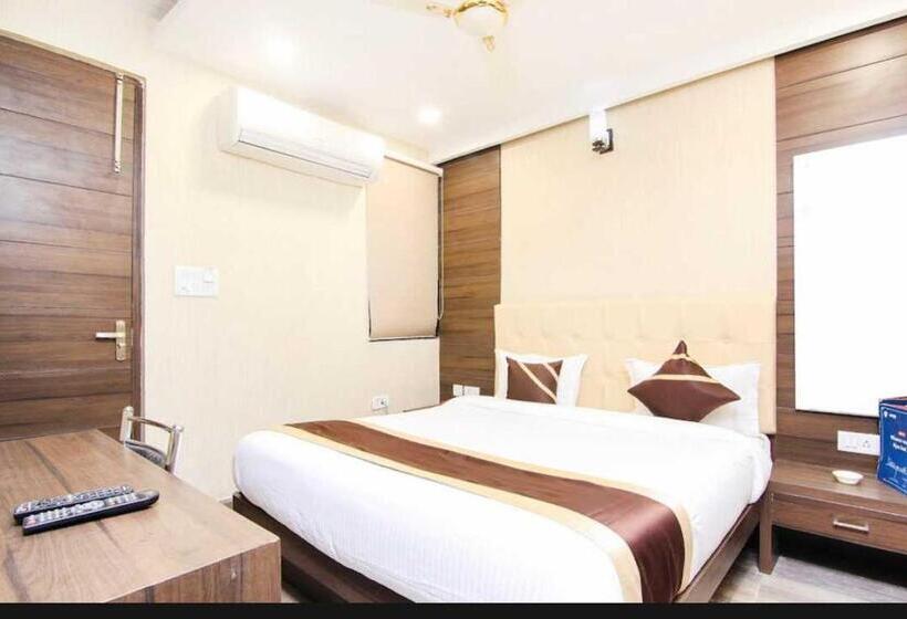 Collection O Hotel Pal Avadh